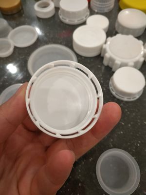 PEのプラスチックびんねじ帽子ISO9001のChildproof 38mmプラスチック帽子
